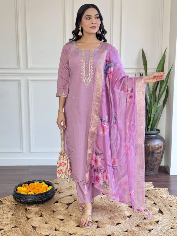 AAROHI Women Embroidered CHANDERI & Jacquard Butti DUPAATA SET - Image 6