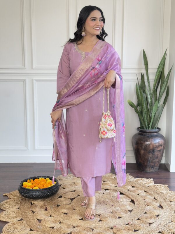 AAROHI Women Embroidered CHANDERI & Jacquard Butti DUPAATA SET - Image 8