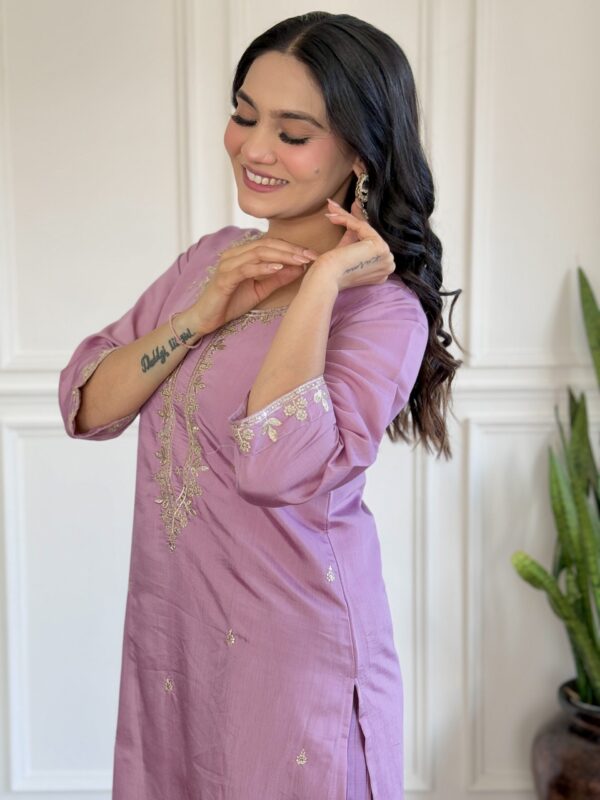 AAROHI Women Embroidered CHANDERI & Jacquard Butti DUPAATA SET - Image 3