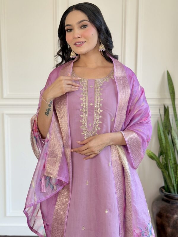 AAROHI Women Embroidered CHANDERI & Jacquard Butti DUPAATA SET - Image 4