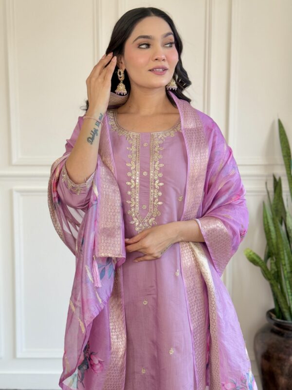 AAROHI Women Embroidered CHANDERI & Jacquard Butti DUPAATA SET - Image 5