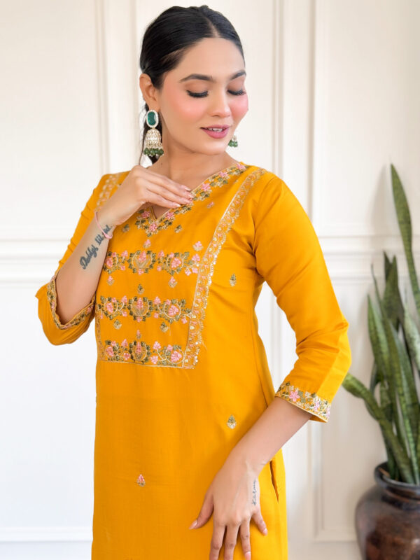HETVI Women Embroidered CHANDERI & TEBBY NAYLON PLAIN DUPAATA SET - Image 8