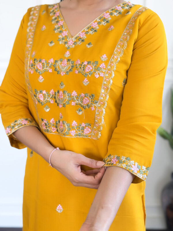 HETVI Women Embroidered CHANDERI & TEBBY NAYLON PLAIN DUPAATA SET - Image 10