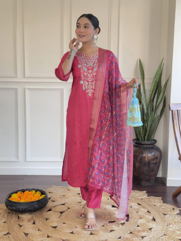 AVISHA EMBROIDERY GADHAVAL KURTI SET - Image 4
