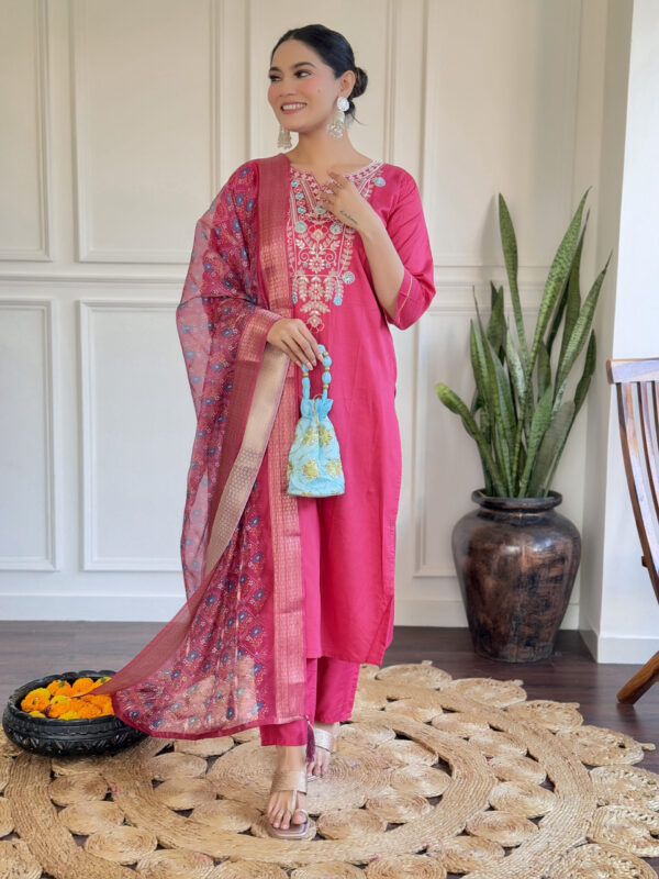 AVISHA EMBROIDERY GADHAVAL KURTI SET